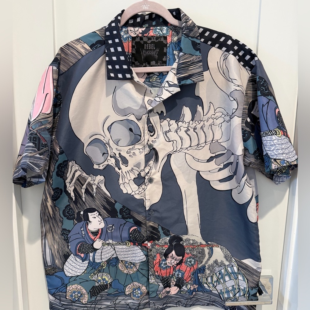 Rebel Vengeance Mens Shirt Sz L Short Sleeve Button Japanese All Over Print